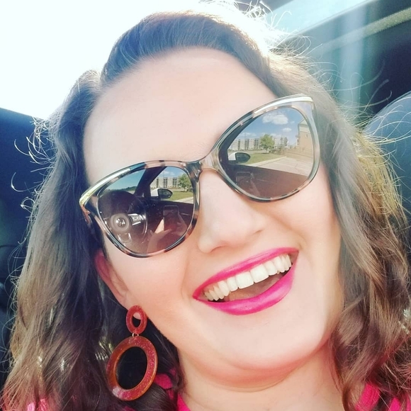 Meet your Posher, Rachel - Picture 1 of 1